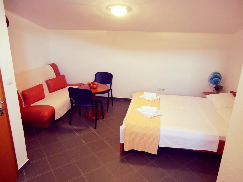 Apartments Loncar Drvenik Veliki Pokój zdjęcie