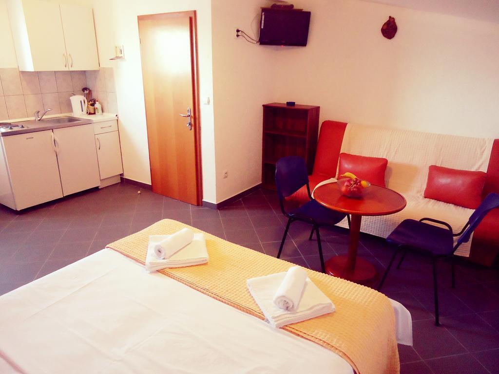Apartments Loncar Drvenik Veliki Pokój zdjęcie